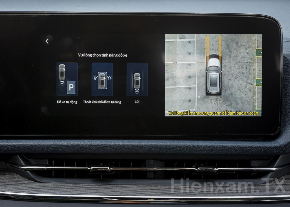 Một điểm khác biệt lớn của Ford Territory so với các đối thủ khác là có công nghệ hỗ trợ lùi chuồng tự động Auto Parking. Một điểm khác biệt lớn của Ford Territory so với các đối thủ khác là có công nghệ hỗ trợ lùi chuồng tự động Auto Parking.