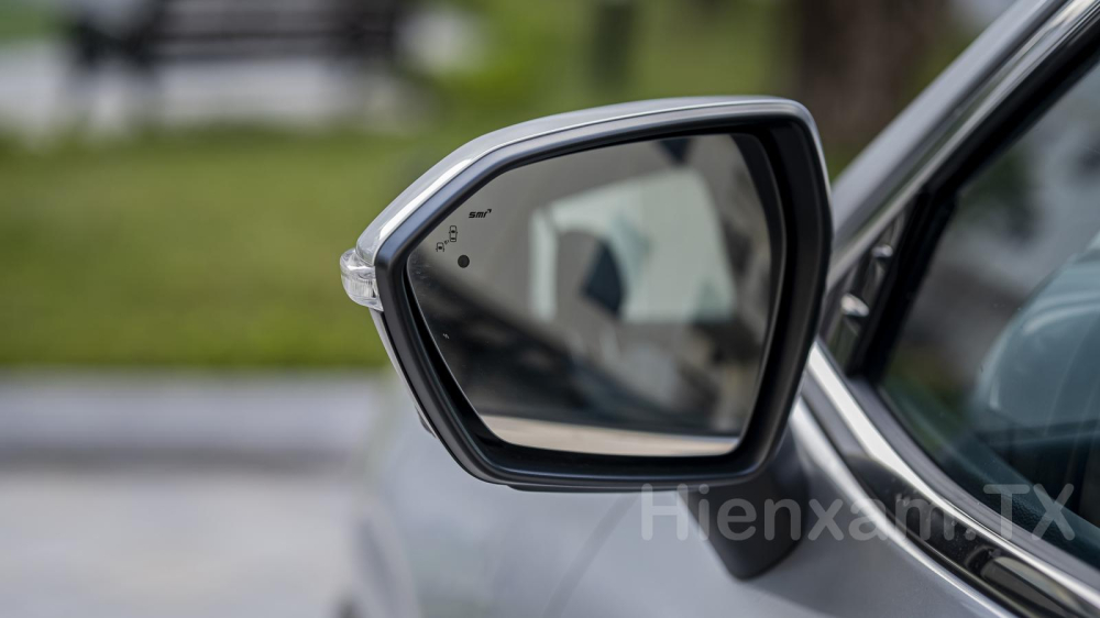 Gương chiếu hậu của xe được tích hợp cả camera 360 độ và cảnh báo điểm mù. Gương chiếu hậu của xe được tích hợp cả camera 360 độ và cảnh báo điểm mù.