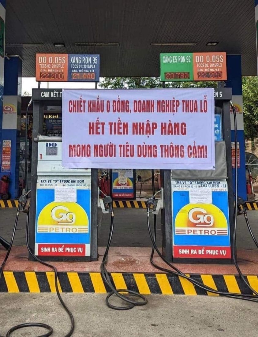 Nhiều cửa hàng xăng, dầu đã phải tạm đóng cửa.