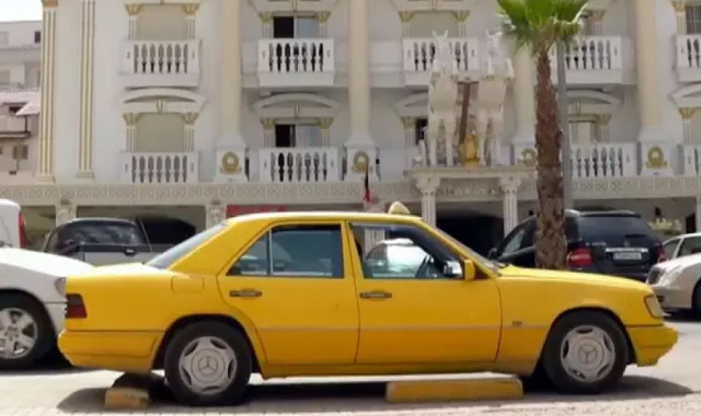 Những chiếc Mercedes-Benz cũ, trên 10 năm tuổi, rất phổ biến tại Albania