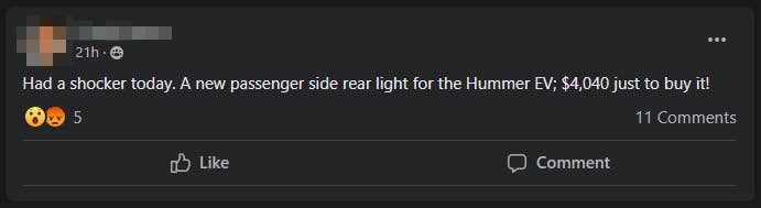 Chủ xe tá hỏa với giá thay đèn hậu của xe bán tải điện GMC Hummer EV