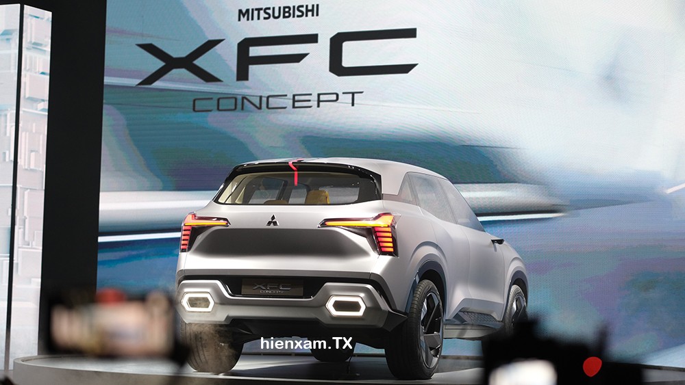 Cận cảnh đuôi xe Mitsubishi XFC Concept. Cận cảnh đuôi xe Mitsubishi XFC Concept.