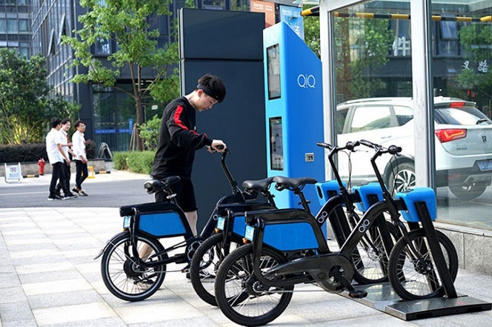 Xe điện phục vụ miễn phí cho khách hàng đi từ điểm buýt BRT tại Aeon mall Hà Đông đến Văn Khê.