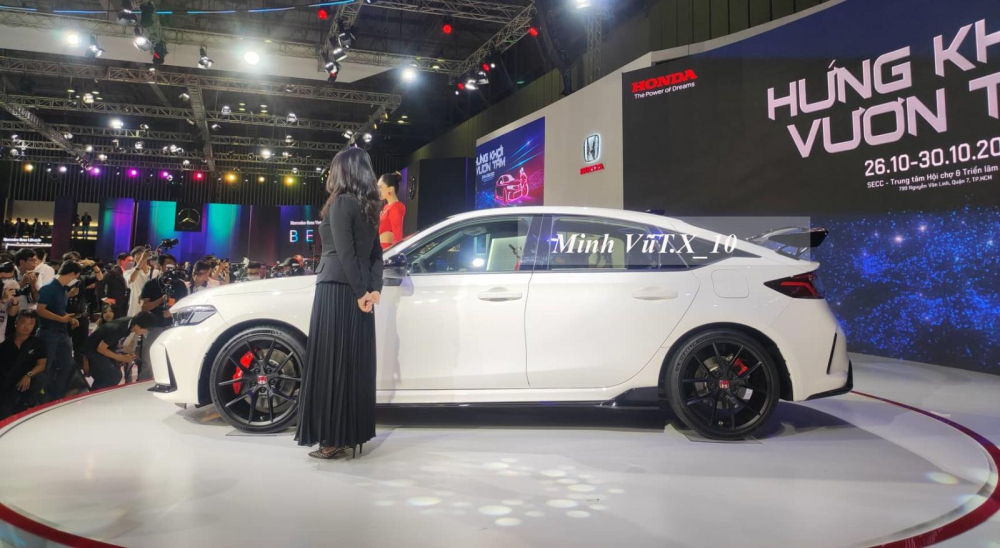 Sau 4 năm, Honda lại đeo băng đội trưởng cho Civic Type R tại triển lãm Vietnam Motor Show