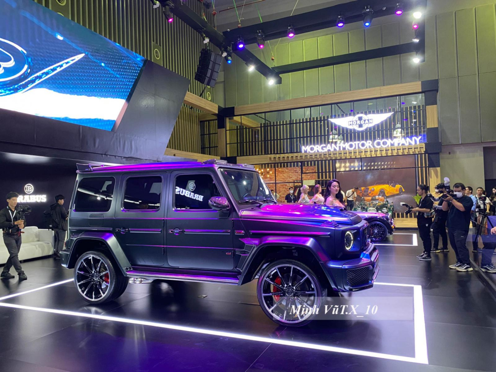 Và ở trong triển lãm VMS 2022, đã có một chiếc xe Mercedes-AMG G63 xuất hiện trong gian hàng của Brabus và nghe đến cái tên, bạn cũng đã biết đây là sản phẩm độ rất chiến của Và ở trong triển lãm VMS 2022, đã có một chiếc xe Mercedes-AMG G63 xuất hiện trong gian hàng của Brabus và nghe đến cái tên, bạn cũng đã biết đây là sản phẩm độ rất chiến của phù thủy hàng đầu trong làng độ xe của thế giới. Có thể nói, Brabus 800 Widestar - Ẩn sâu vẻ ngoài hầm hố là nội công thâm hậu của xế độ