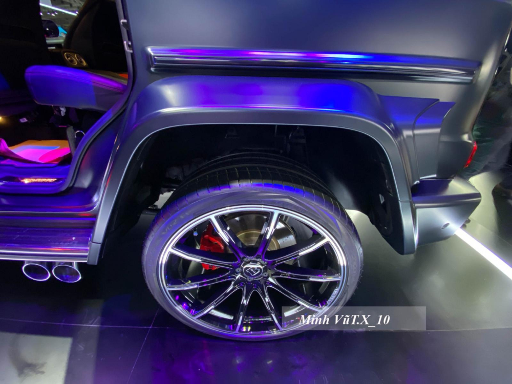 Bộ mâm hợp kim Brabus Monoblock Z Platinum Edition có kích thước lên đến 24 inch. cũng mang đến sự nổi bật và cứng cáp cho ngoại thất xe độ Brabus 800 Widestar Bộ mâm hợp kim Brabus Monoblock Z Platinum Edition có kích thước lên đến 24 inch. cũng mang đến sự nổi bật và cứng cáp cho ngoại thất xe độ Brabus 800 Widestar