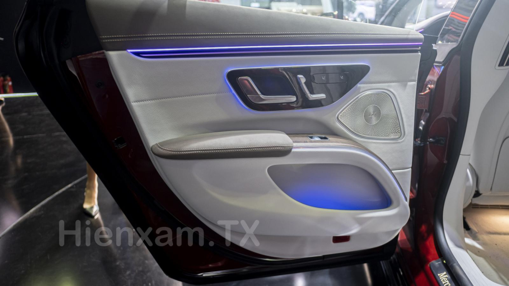 Mercedes-EQS 580 được trang bị ghế chỉnh điện trước sau, tích hợp massage,...