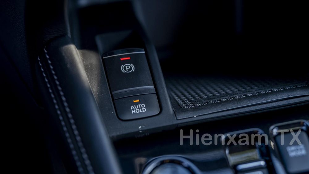 Phanh tay điện tử, Auto Hold là những tính năg hợp xu thế hiện nay cũng xuất hiện trên Nissan Kicks e-Power E.