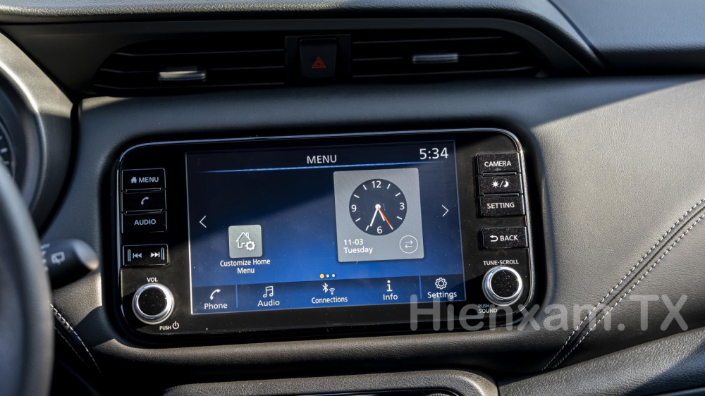 Màn hình giải trí 8 inch với kết nối Apple Car Play/Android Auto.