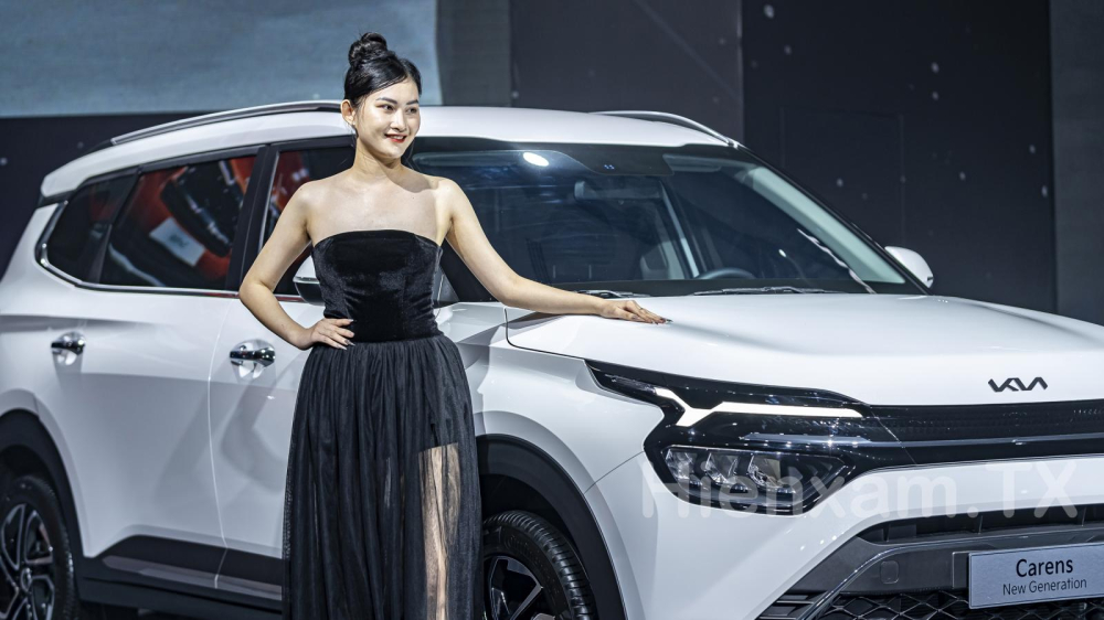 Tân binh KIA Carens sẽ phải đối đầu với nhà vua Mitsubishi Xpander.