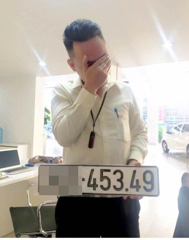 2 ý kiến đại biểu đề nghị bỏ biển số xấu theo quan niệm dân gian. 2 ý kiến đại biểu đề nghị bỏ biển số xấu theo quan niệm dân gian.