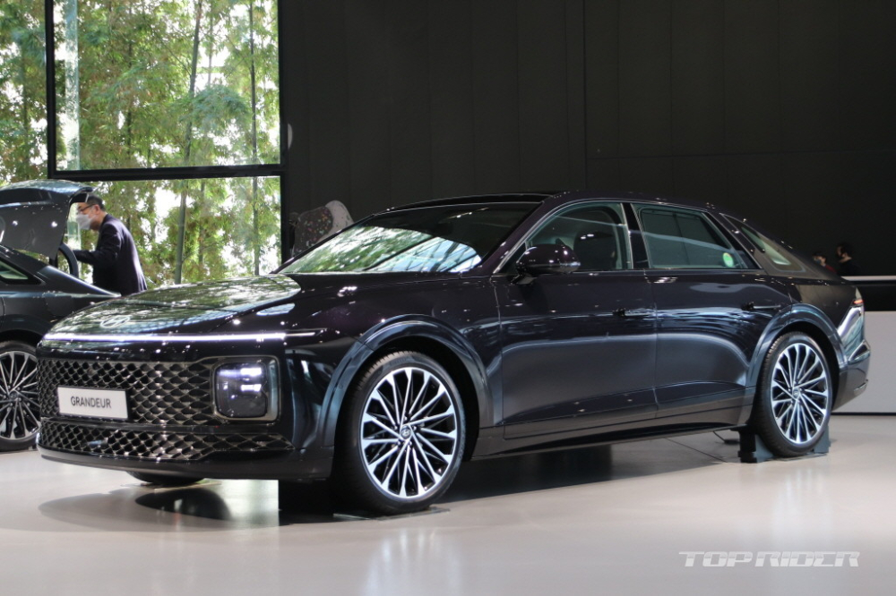 Cận cảnh thiết kế bằng xương, bằng thịt của sedan tiệm cận xe sang Hyundai Grandeur 2023 Cận cảnh thiết kế bằng xương, bằng thịt của sedan tiệm cận xe sang Hyundai Grandeur 2023