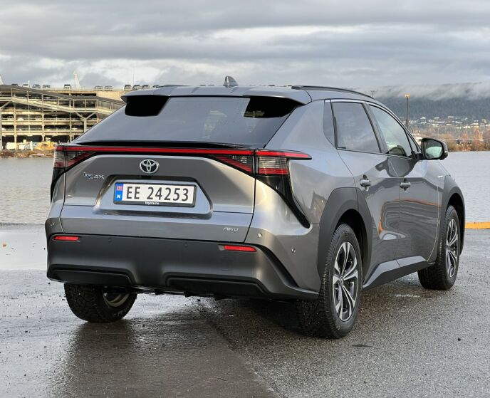 Toyota bZ4X gây thất vọng về quãng đường di chuyển thực tế Toyota bZ4X gây thất vọng về quãng đường di chuyển thực tế