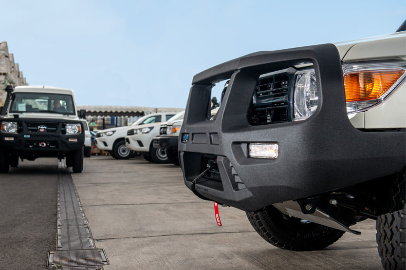 Một chiếc Toyota được lắp thêm thanh bảo vệ cản trước hầm hố Một chiếc Toyota được lắp thêm thanh bảo vệ cản trước hầm hố