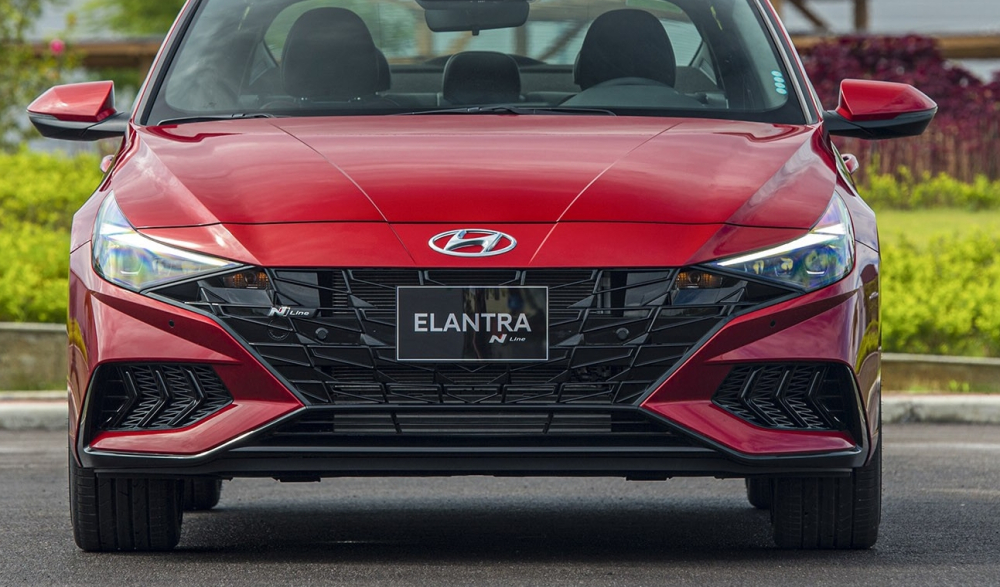 Còn đây là thiết kế đầu xe Hyundai Elantra N-line Còn đây là thiết kế đầu xe Hyundai Elantra N-line