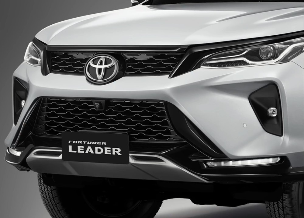 Đầu xe mới của Toyota Fortuner Leader 2023
