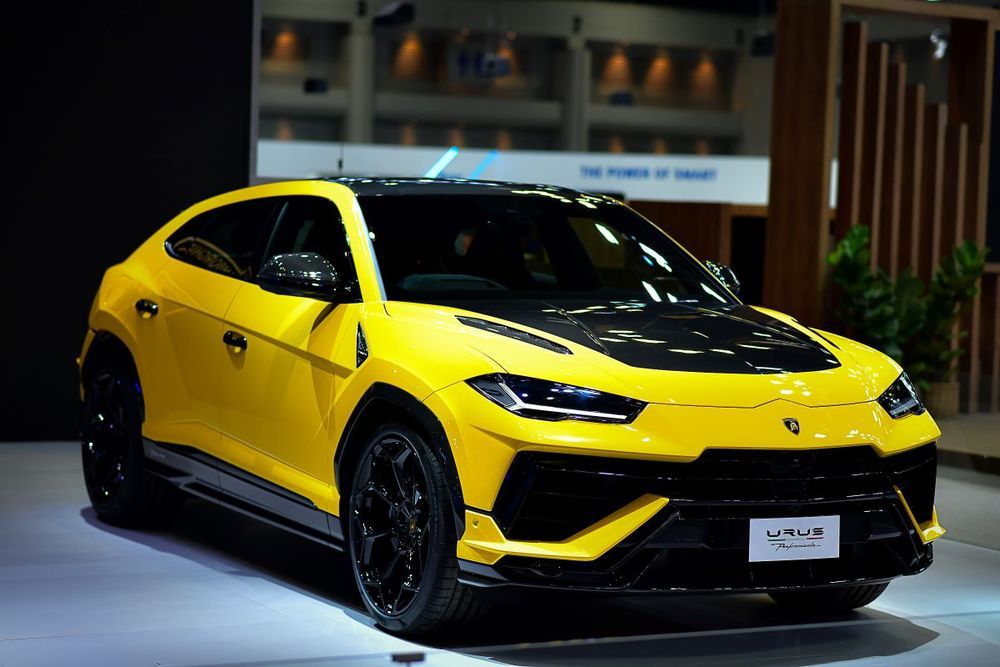 Lamborghini Urus Performante ra mắt rất gần với Việt Nam, giá 17,7 tỷ đồng