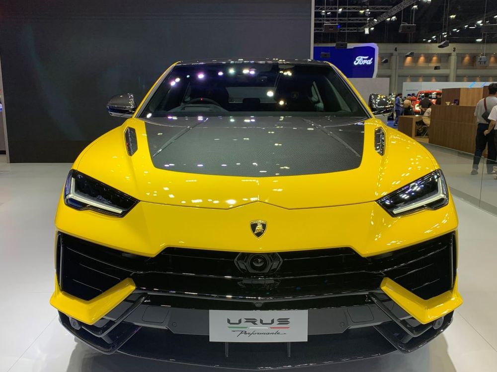 Lamborghini Urus Performante ra mắt rất gần với Việt Nam, giá 17,7 tỷ đồng