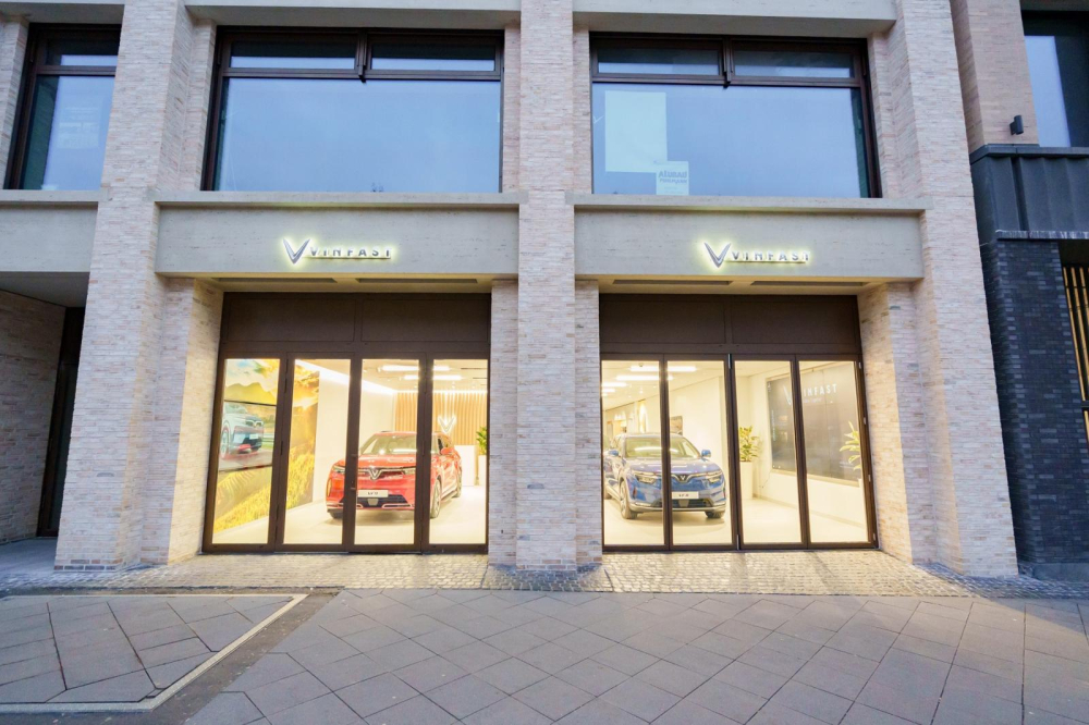 VinFast khai trương cửa hàng ở châu Âu