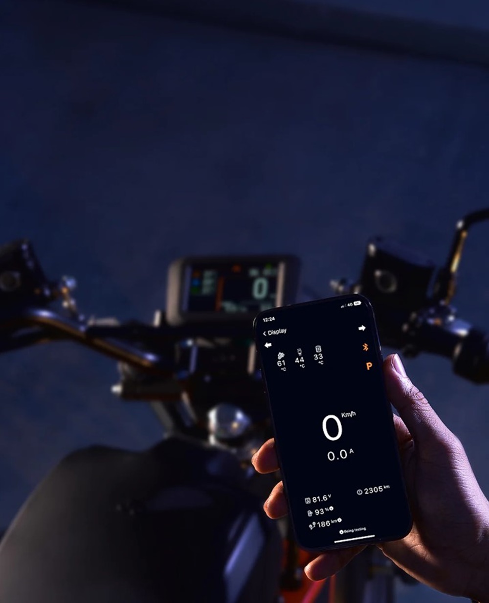 Người dùng có thể sử dụng xe thông qua app Dat Bike trên điện thoại.