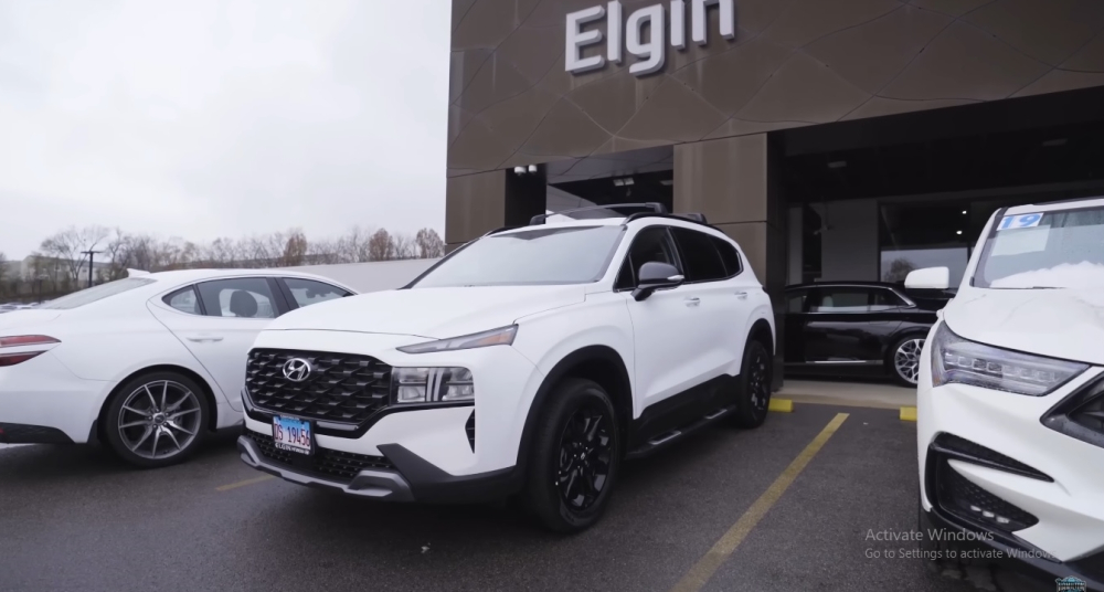 Chiếc Hyundai Santa Fe mới mà chủ xe McLaren Senna mua tặng người xảy ra va chạm giao thông với mình Chiếc Hyundai Santa Fe mới mà chủ xe McLaren Senna mua tặng người xảy ra va chạm giao thông với mình