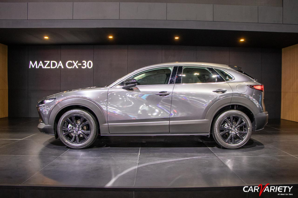 Vành 18 inch màu đen của Mazda CX-30 Carbon Edition