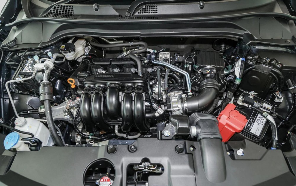 Honda HR-V G dùng động cơ hút khí tự nhiên, dung tích 1.5L yếu hơn