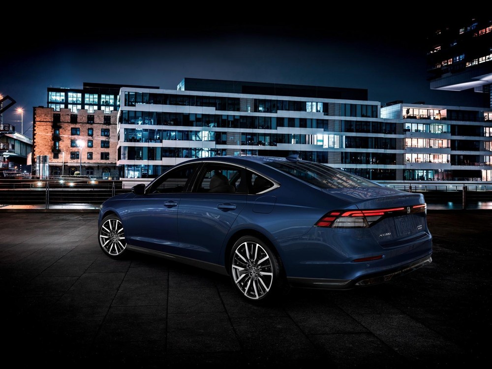 Honda Accord 2023 nhìn từ phía sau Honda Accord 2023 nhìn từ phía sau