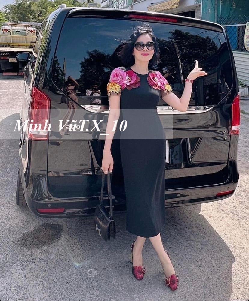 Xe Bentley tứ quý 5 chưa đã, nữ ca sĩ Lệ Quyên tậu MPV hạng sang Mercedes-Benz V250 giá từ 2,66 tỷ đồng Xe Bentley tứ quý 5 chưa đã, nữ ca sĩ Lệ Quyên tậu MPV hạng sang Mercedes-Benz V250 giá từ 2,66 tỷ đồng