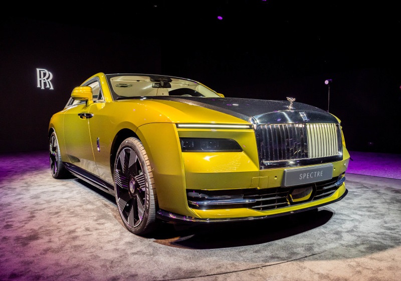 Rolls-Royce Spectre - ô tô điện đầu tiên của thương hiệu Anh quốc - ra mắt sát với Việt Nam, giá gần 20 tỷ đồng