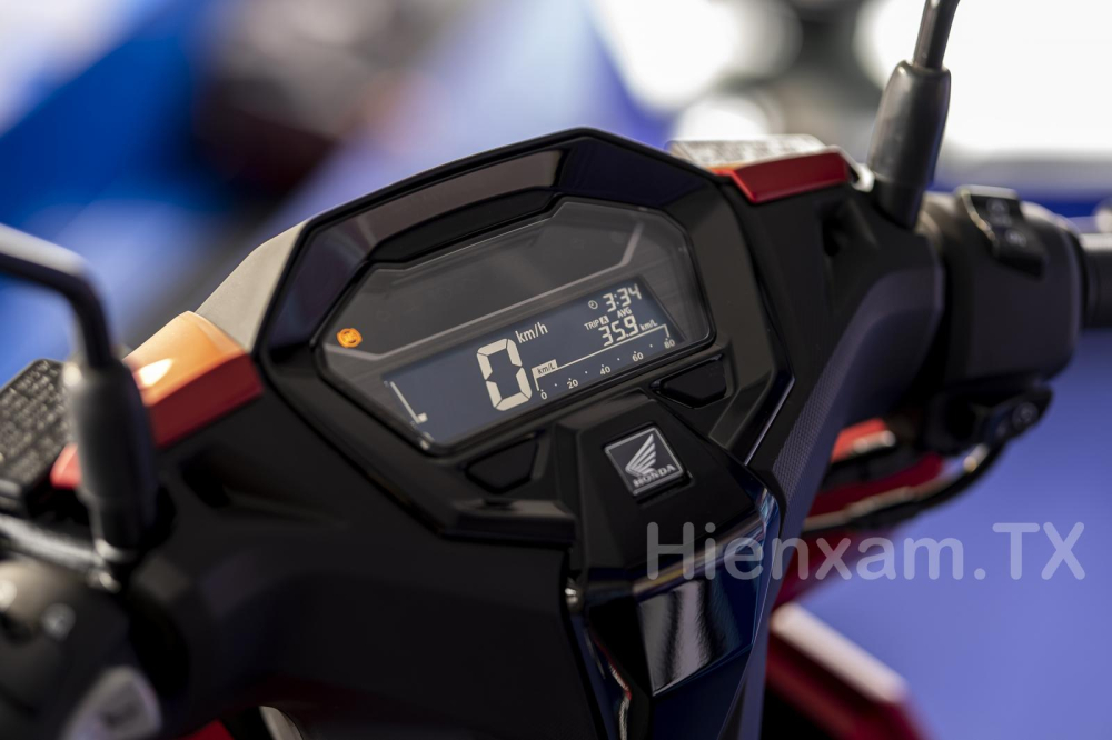 The electronic display is a highlight on Honda Vario 160.