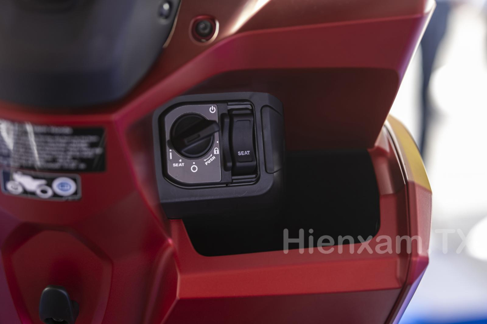The FOB smart key generation 3.0 is also a new feature on Honda Vario 160.