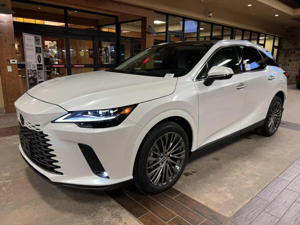 Nhân viên tư vấn bán hàng hé lộ giá bán mới của Lexus RX 2023 tại Việt Nam, chỉ từ 3,43 tỷ đồng Nhân viên tư vấn bán hàng hé lộ giá bán mới của Lexus RX 2023 tại Việt Nam, chỉ từ 3,43 tỷ đồng