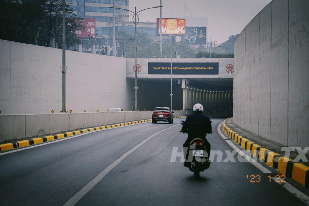 Hầm Kim Liên vốn thường rất đông đúc vào khoảng 7h-8h30 sáng Hầm Kim Liên vốn thường rất đông đúc vào khoảng 7h-8h30 sáng