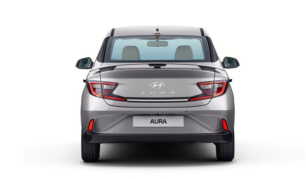 Hyundai Aura 2023 nhìn từ phía sau