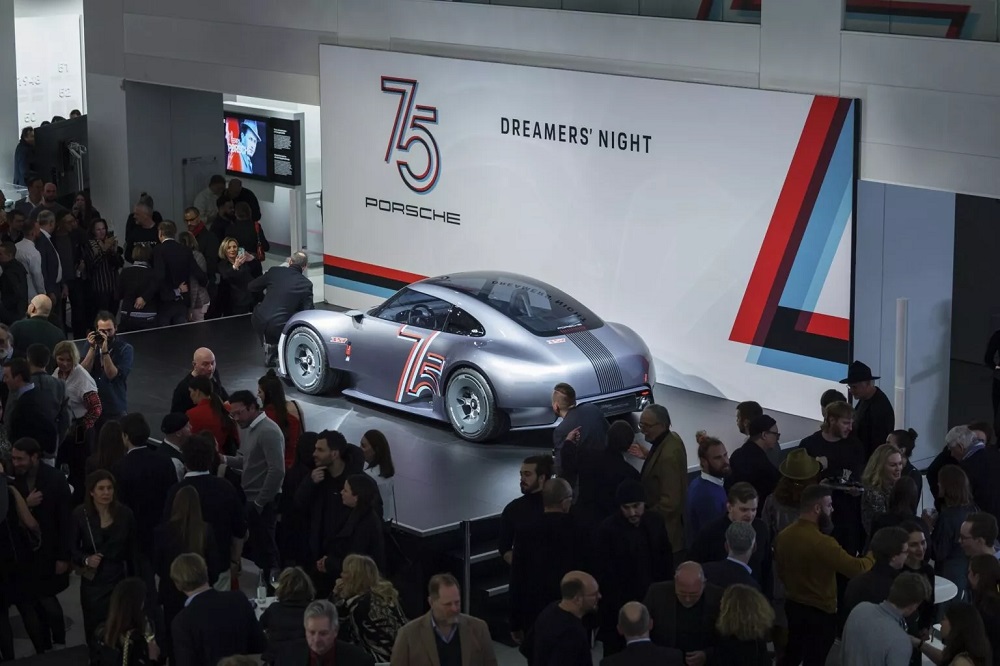 Nếu được sản xuất thương mại, Porsche Vision 357 dự kiến sẽ nhanh chóng cháy hàng