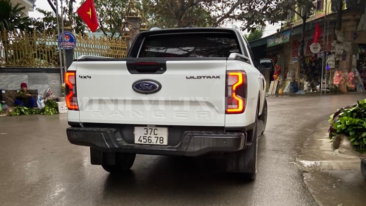 Chiếc Ford Ranger Wildtrak này được ước tính có giá bán lại từ 1,8 tỷ đồng khi sở hữu biển sảnh rồng 456.78 Chiếc Ford Ranger Wildtrak này được ước tính có giá bán lại từ 1,8 tỷ đồng khi sở hữu biển sảnh rồng 456.78