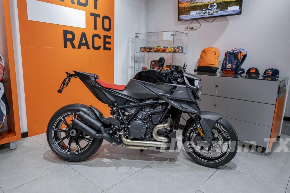 KTM Brabus 1300 R được phát triển từ KTM Super Duke 1290 R EVO