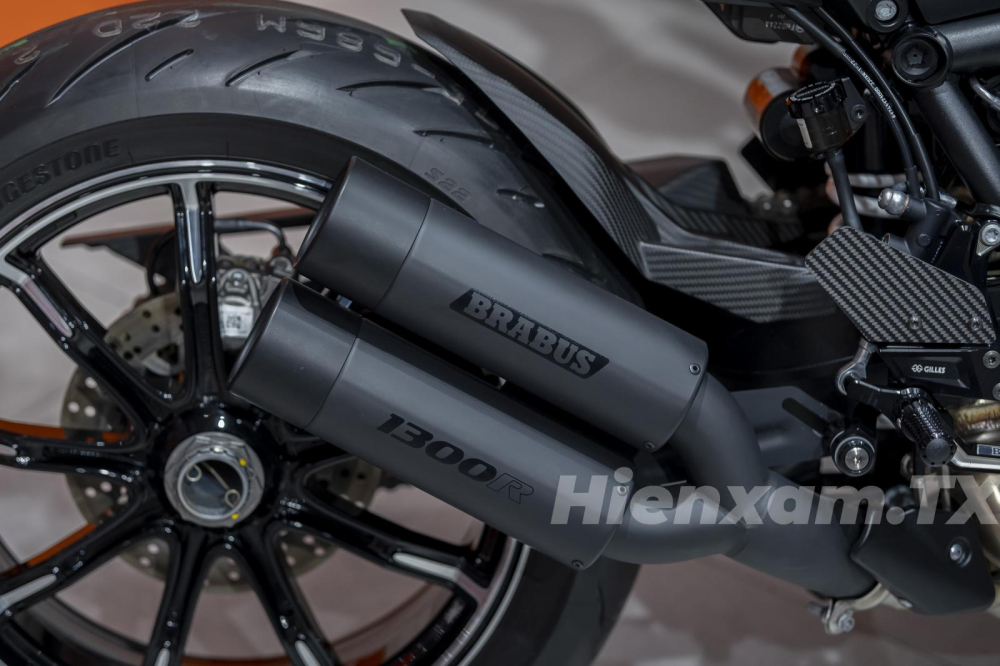 Bộ ống xả slip-on của Brabus thiết kế riêng cho KTM Brabus 1300 R.