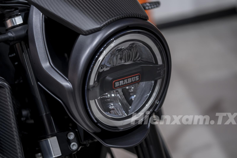 Đầu xe của KTM Brabus 1300 R hoàn toàn khác biệt