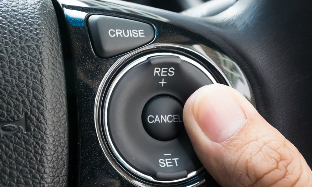 Cruise control dễ sử dụng nhưng nếu không chú ý sẽ mắc phải sai lầm, tài xế sẽ phải trả giá đắt. Cruise control dễ sử dụng nhưng nếu không chú ý sẽ mắc phải sai lầm, tài xế sẽ phải trả giá đắt.