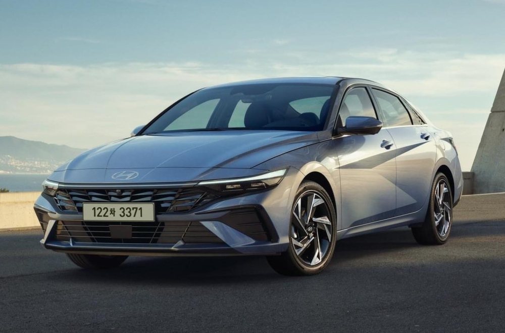 Hyundai Elantra 2023 hiện nguyên hình với thiết kế đầu xe mới, ra mắt vào tháng sau
