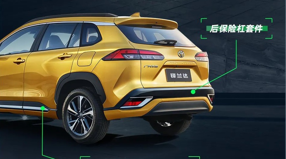 Toyota Frontlander 2023 có thêm nẹp màu đen bóng trên cản sau Toyota Frontlander 2023 có thêm nẹp màu đen bóng trên cản sau