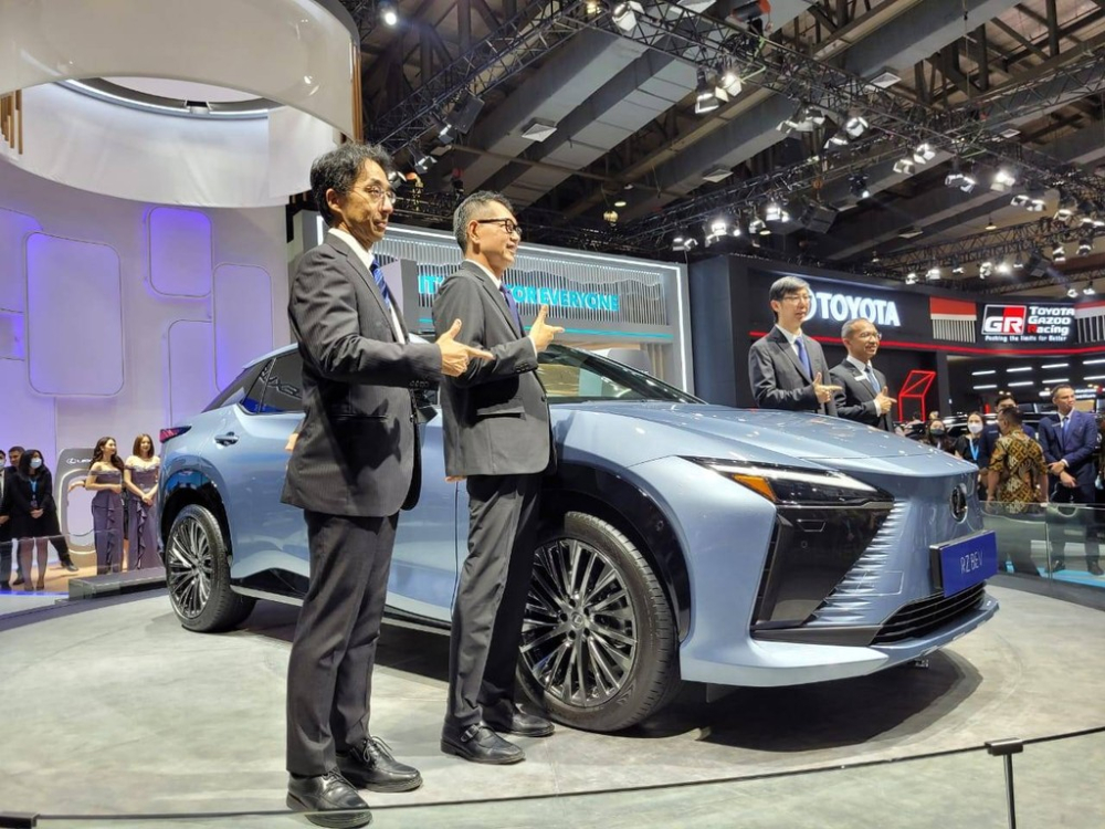 SUV điện hạng sang Lexus RZ chính thức ra mắt Đông Nam Á, ngày bán có lẽ không còn xa SUV điện hạng sang Lexus RZ chính thức ra mắt Đông Nam Á, ngày bán có lẽ không còn xa