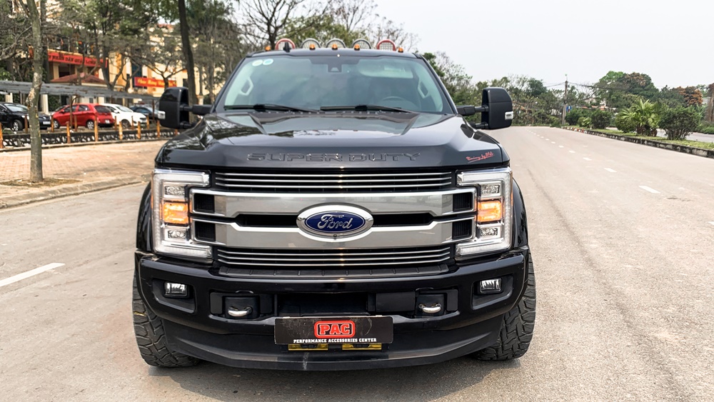 Đèn pha LED góc cạnh, kích thước lớn. Đèn pha LED góc cạnh, kích thước lớn.