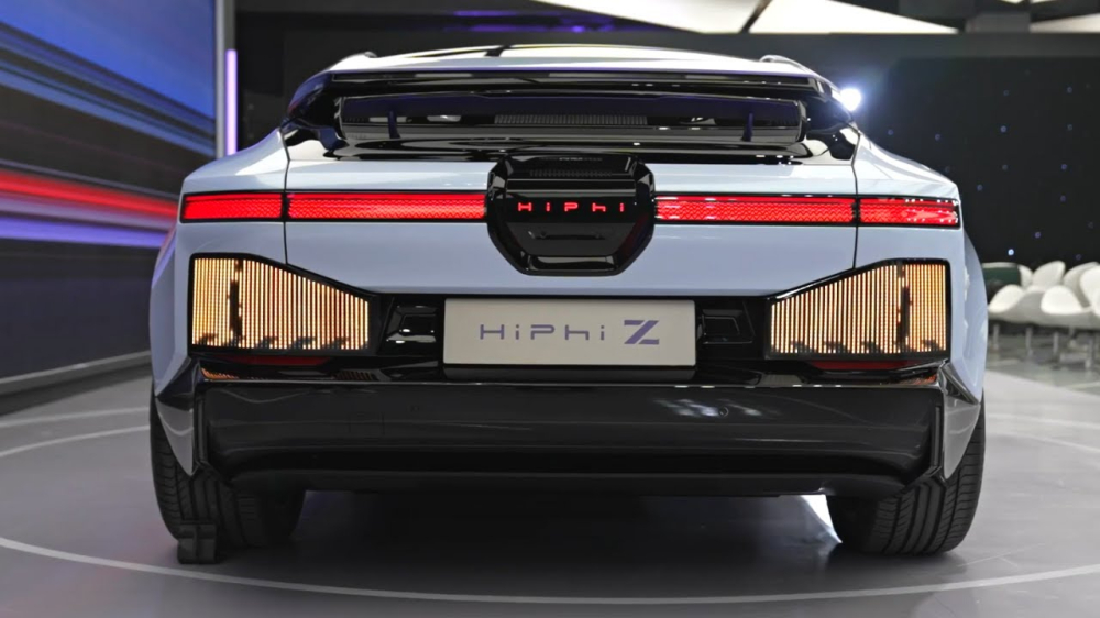 HiPhi Z có hệ thống đèn mang trên rèm ánh sáng ở phía trước, phía sau và bên sườn