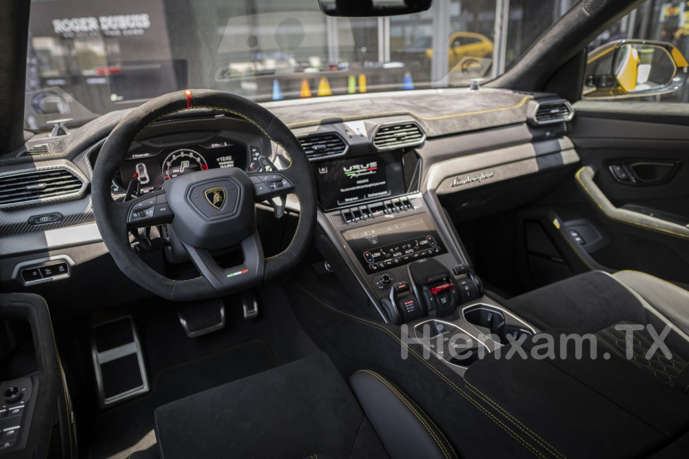 Bên trong nội thất xe Lamborghini Urus Performante 
