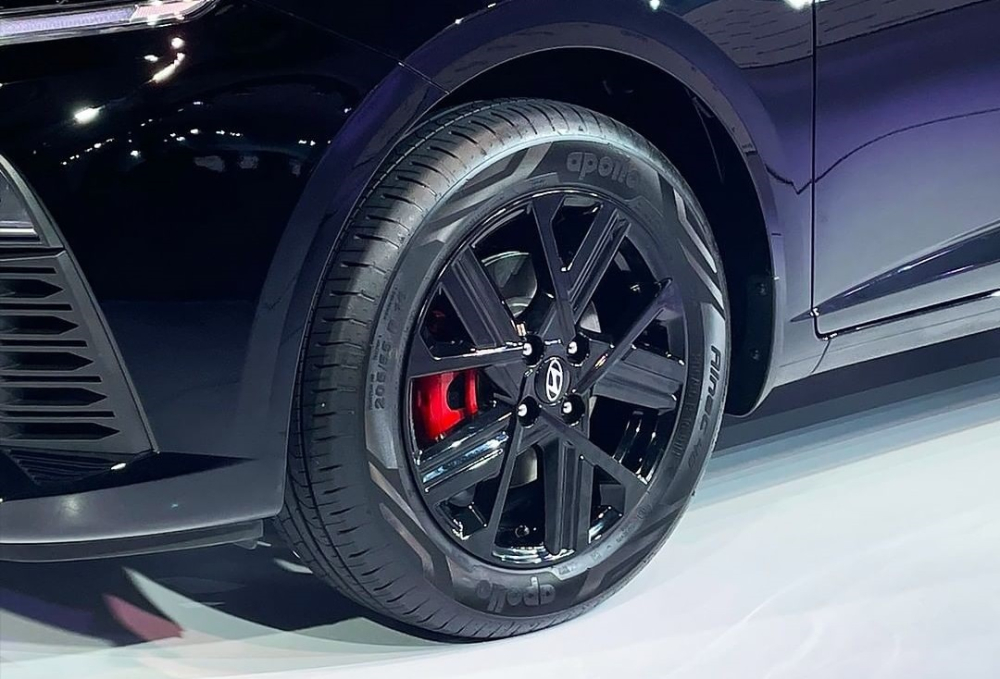 Vành 16 inch màu đen của Hyundai Accent 2023 phiên bản dùng động cơ tăng áp