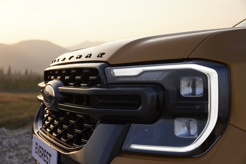 Ford Everest Wildtrak 2023 có đèn pha LED Ma Trận