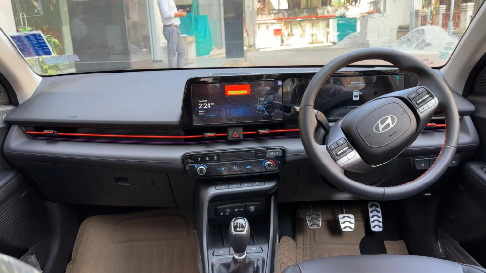 Nội thất của Hyundai Accent 2023 bản SX (O) Turbo số sàn